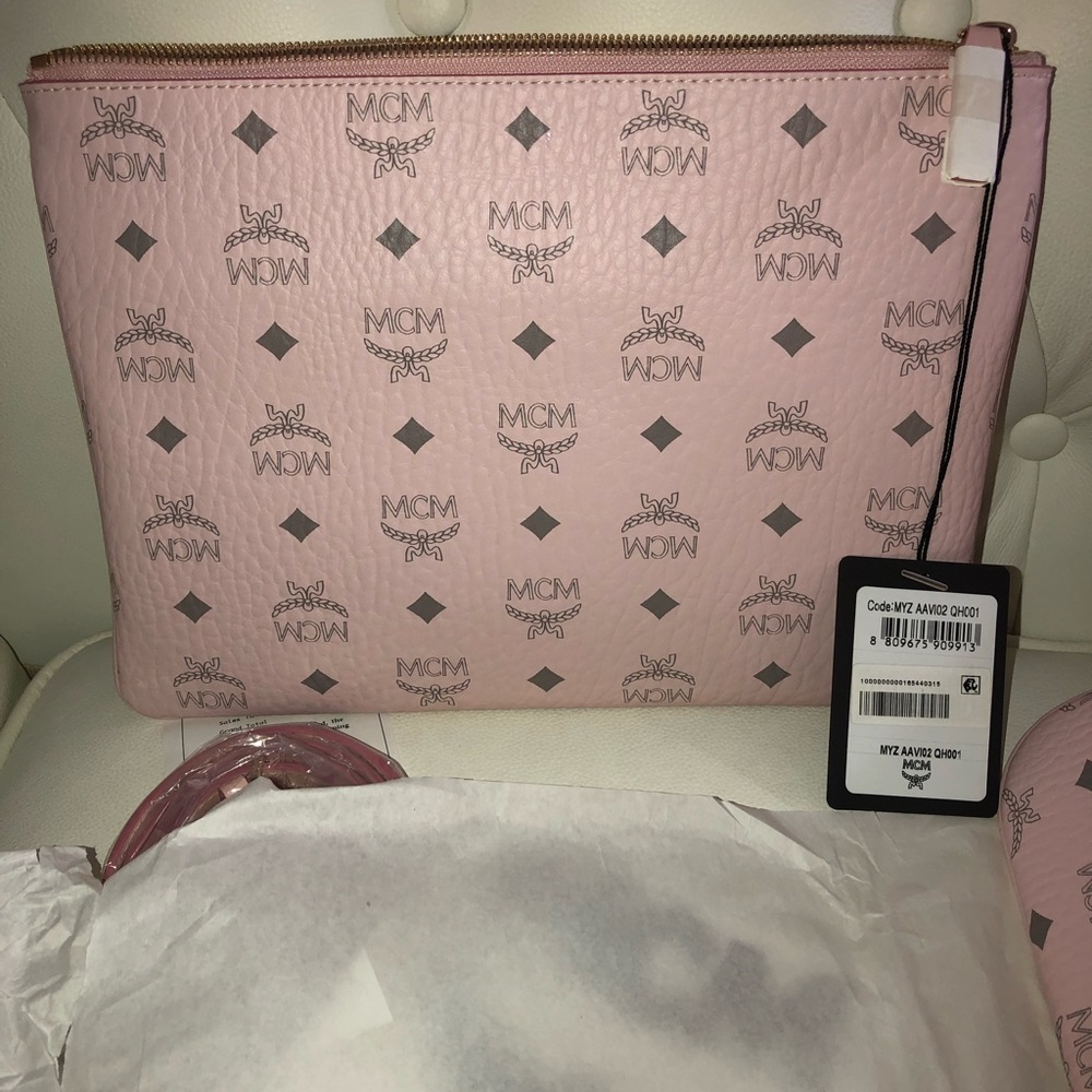 SOLD🛑MCM Visetos Crossbody Standalone Bag, Powder Pink/Black $430 (+$40 CA tax)